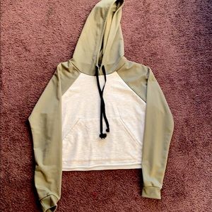 Cropped Sweatshirt/Hoodie